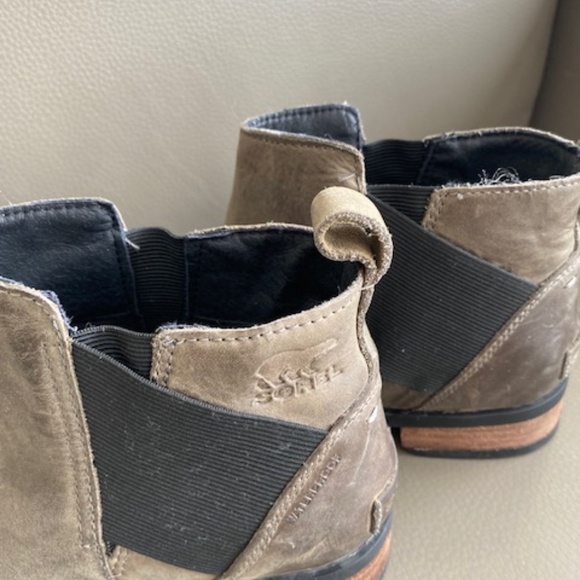 SOREL genuine leather Ladies US 8 ankle boots taupe khaki green hue waterproof - Picture 7 of 16